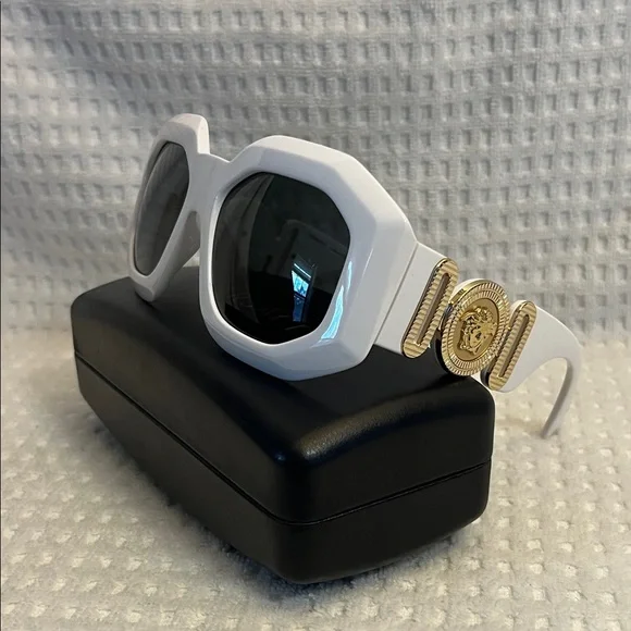 Versace White And Gold Sunglasses - Picture 5 of 11